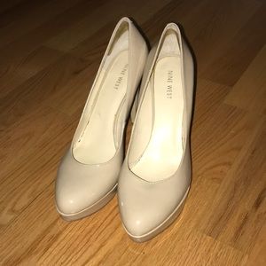Nine West nude patent platform heels